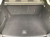 【ラゲージルーム】後部座席を倒せますので、レジャーなどにも多彩にお応えできます☆