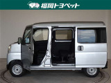 スライドドアは両側手動式です。