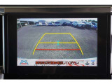 【バックモニター】 後退時に車両の後ろ側を表示します。車庫入れなどでバックする際に安心です。