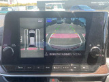 アラウンドビューモニターは4個のカメラを合成してまるで上から撮影した様な駐車場のどの位置にいるかとてもわかり易い機能です