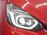 【LEDヘッドライト+デイタイムランニングランプ】主流のLEDヘッドライトに、日中でも他者からの視認性を良くするデイタイムランニングランプ装備!スタイリッシュでかっこよく仕上がっています。