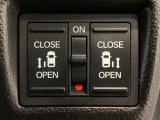【両側パワースライドドア】両側がパワースライドドアになっており、運転席のスイッチやスマートキーでも開閉が可能です!開口部も広いので乗り降りも楽々♪