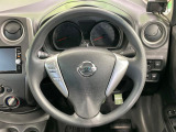 インテリアに合わせたデザインのステアリングは、運転される方のことも考え、運転しやすい形状、大きさです。是非一度、実際に触ってお確かめください。