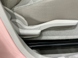 シートハイトアジャスターが付いているので運転姿勢を調整するのに便利ですね。身長に合ったシートポジションは安全運転や疲労軽減にもつながります。