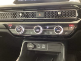 運転席と助手席にシートヒーターが付いています☆寒い時期に腰周りを温めてくれるので体全体が温まりやすいのは勿論、暖房と違い顔に風が当たらないので、乾燥肌やドライアイの方でも大丈夫☆