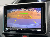 【バックカメラ】駐車時に後方がリアルタイム映像で確認できます。大型商業施設や立体駐車場での駐車時や、夜間のバック時に大活躍!運転スキルに関わらず、今や必須となった装備のひとつです!