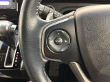 ステアリングにオーディオ操作スイッチが付いています。オーディオ画面に直接タッチしなくても操作が出来ますので、運転に集中できます。