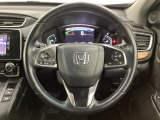 ハンドルにHondaセンシング系のクルーズコントロールやレーンキープアシストなどのスイッチと、オーディオの操作スイッチが装備されています。ハンドルから手を離さず安全に操作できます。