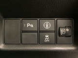 ハンドルの右側にはヘッドライトレベライザーとHondaセンシング用のメインスイッチがついています。ヘッドライトレベライザーは道路状況や積荷の加重に応じてライトの高さを調節できます。
