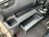 インパネ全体は写真の通りです!広々の運転席!運転席周りのボタンも操作しやすいです!写真で見切れている部分で見たい箇所があればお気軽にお問い合わせください!!
