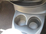 運転席助手席で使用できるドリンクホルダーです。