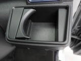 カップホルダーは運転席や助手席からちょうど手の届く位置です!!