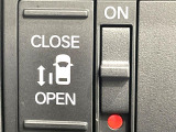 【パワースライドドア】スマートキーや運転席のスイッチでスライドドアの開閉が可能♪電動だから力を入れてドアを開ける必要が無く、小さいお子様でも、重い荷物を持っている時もラクに開け閉めできます♪