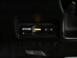 【ETC2.0車載器】料金所での決済だけでなく、渋滞などの道路情報と連動してさまざまなサービスを受けることができる、次世代型のETC車載器を装着しています!