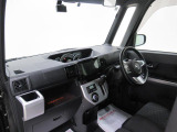 ダイハツのお店では、ダイハツ車を知り尽くしたプロフェッショナルが、専用の診断機器を使って各システムを点検しております。