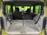 積み下ろしのしやすいデッキにはたっぷりと荷物を積み込んでいただけます。遊びから仕事まで、様々なシーンで頼れます♪