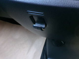 フックがついているのでちょっとしたお荷物をかけられます。
