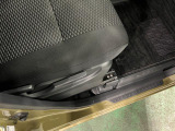 痛みの出やすい運転席シートの角、フロアマット、座面、ともに良好です