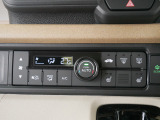 【オートエアコン】オートエアコンで快適な車内!温度や風量を自動調整し、理想の車内環境を保ちます。煩わしさのない快適なドライブを楽しみましょう。