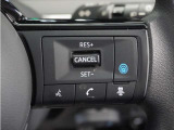 ◆アダプティブクルーズコントロール◆予め設定した車速内でクルマが自動的に加減速。前走車との適切な車間距離を維持しながら追従走行します。