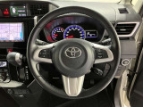 ステアリングから手を離さず、運転に集中したままオーディオ等の操作ができます。