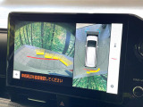 【パノラミックビューモニター】専用のカメラにより、上から見下ろしたような視点で360度クルマの周囲を確認することができます☆死角部分も確認しやすく、狭い場所での切り返しや駐車もスムーズに行えます。