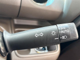 【オートライト(AUTO)】外の明るさをシステムが感知して、自動でヘッドライトが点灯します。ヘッドライトをつけ忘れを防ぐ便利機能です。