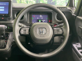 インテリアに合わせたデザインのステアリングは、運転される方のことも考え、運転しやすい形状、大きさです。是非一度、実際に触ってお確かめください。