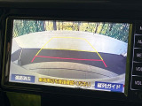 【バックカメラ】駐車時に後方がリアルタイム映像で確認できます。大型商業施設や立体駐車場での駐車時や、夜間のバック時に大活躍!運転スキルに関わらず、今や必須となった装備のひとつです!