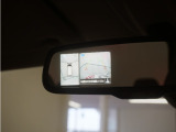 バックカメラ搭載です!車庫入れが苦手な人はもちろん、車両感覚に自信がある人にもお勧めです!見えない箇所が見えるようになるので、低い障害物や隠れてしまっている子供の存在等にも気付く事が出来ます。