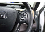 Hondaセンシングの機能のひとつ、アダプティブクルーズコントロール付!アクセルから足を離しても設定したスピードと前車との車間を保ち走行してくれます!車線維持もアシスト☆高速道路で疲労軽減ですね☆