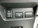 足で開閉もできるオートハンズフリードア