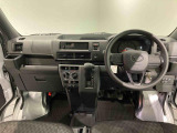 納車前にはプロのメカニックが点検、整備を行いますので安心してお乗り頂けます!!