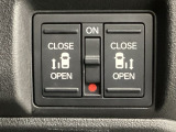 【両側パワースライドドア】両側がパワースライドドアになっており、運転席のスイッチやスマートキーでも開閉が可能です!開口部も広いので乗り降りも楽々♪