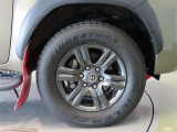 純正のアルミホイール装着車です。タイヤサイズは265/65R17です。