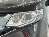 LEDヘッドライトは、点灯の瞬間から最大光量を発揮し、突然暗くなるトンネルなどでの安定感を高めます。