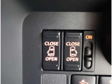両側電動スライドドアのスイッチになります。運転席で扉の開閉が可能です。