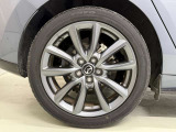 ホイールだけでも車のイメージがかなり変わりますね。