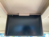 【12.8型フリップダウン】大画面モニターで後席でもエンタメをお楽しみいただけます。家族や友人とお出かけする機会が多い方に大人気です♪
