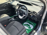 高いホールド性で運転姿勢が安定します。長距離ドライブでも疲れにくいのが魅力です。快適なドライビングライフをお送りください♪