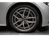 メルセデスの認定中古車「サーティファイドカー」では、万一お車が故障した場合も、ご購入後1年間もしくは2年間※は走行距離にかかわらずメルセデス・ベンツ正規サービスネットワークで無料修理いたします