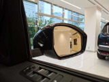 【ブラインドスポットモニター】車外の車をいち早く検知しドライバーに知らせるドライバーアシスト機能となっております。