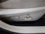 ■ 装備5 ■ 電動革シート