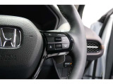 Hondaセンシングの機能のひとつ、アダプティブクルーズコントロール付!アクセルから足を離しても設定したスピードと前車との車間を保ち走行してくれます!車線維持もアシスト☆高速道路で疲労軽減ですね☆