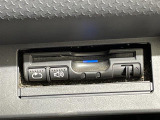 【ETC】有料道路を利用する際に料金所で停止することなく通過できる、ETC車載器(ノンストップ自動料金収受システム機器)が装備されています。セットアップを行うことで利用可能になります。