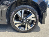 【純正ホイール】純正設計ならではの美しいデザインと精密な仕上げで、車両全体のスタイリングを引き立てます。