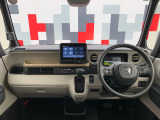 インパネ全体:視界が開けて前が見やすい設計です!安全に運転できます!