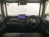 【前方視界】開放的な前方視界!運転がしやすく疲れにくいです♪窓が大きく、見通しがとっても良いおクルマですよ♪