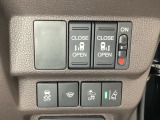 両側電動スライドドアは運転席から操作ができるよう、操作スイッチが付いています。Hondaセンシング用のVSA(ABS+TCS+横滑り抑制)解除と路外逸脱抑制機能などのスイッチがあります。