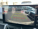 【バックモニター】後ろのカメラの映像がモニターに映し出されるので、後方の見えない死角や、障害物との距離感などもしっかり安全確認することができます。
